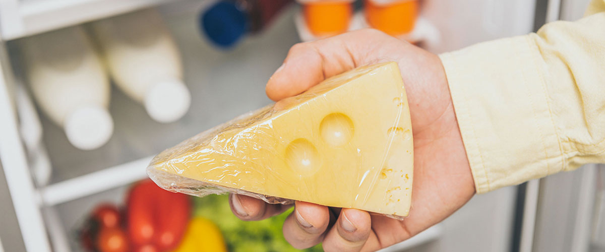 Як правильно зберігати сир – у холодильнику та без нього